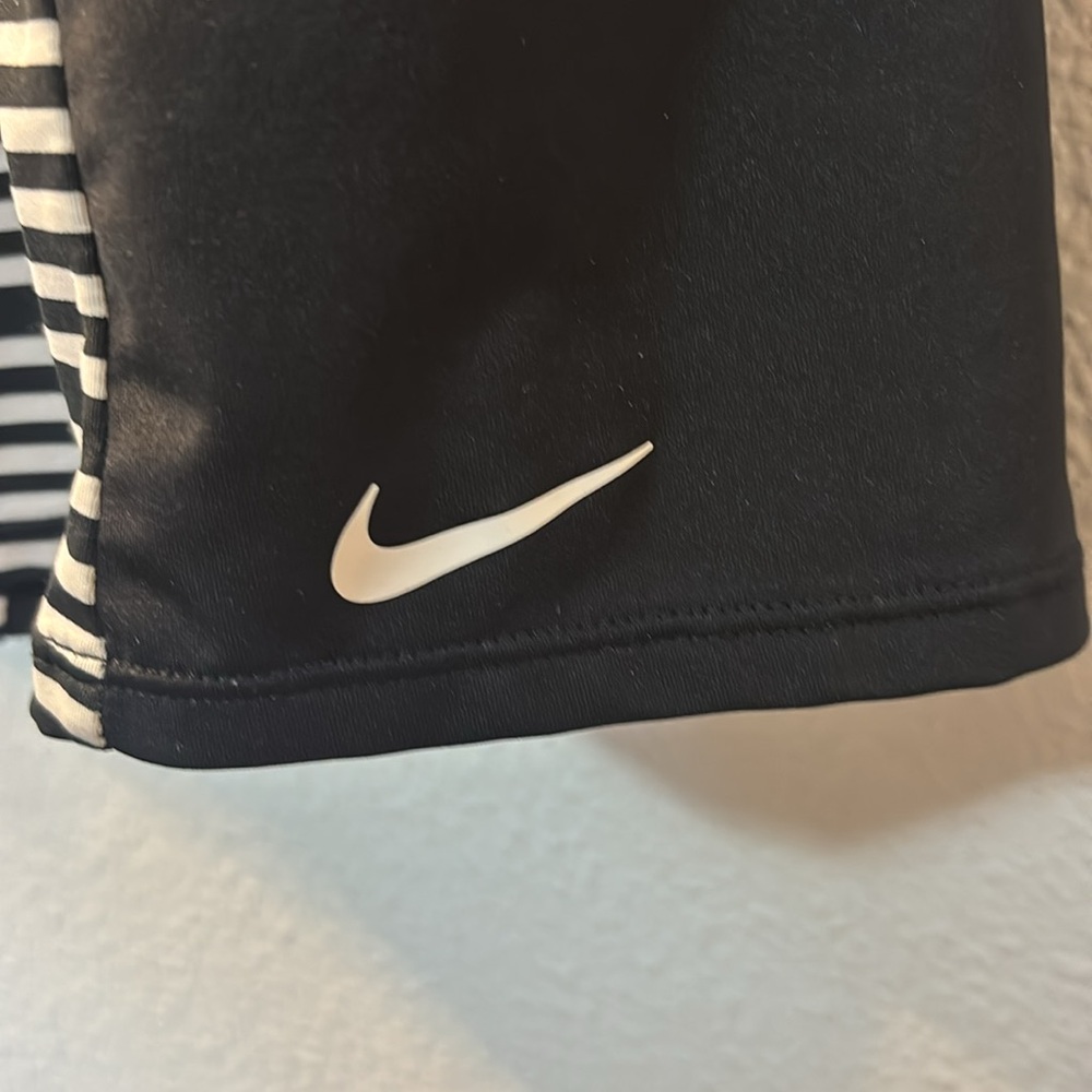 Nike Black and White Asymmetrical Fitted Swim Tank Top - Picture 3 of 8